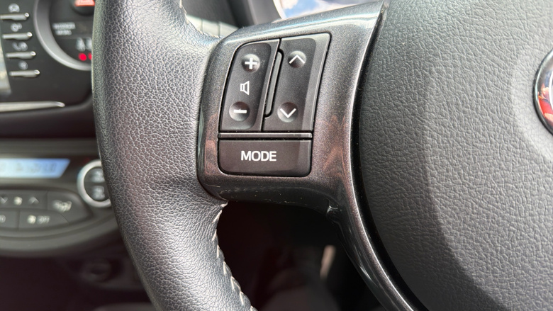 Toyota Yaris 1.5 Hybrid Y20 5dr CVT [Bi-tone] Hybrid Hatchback